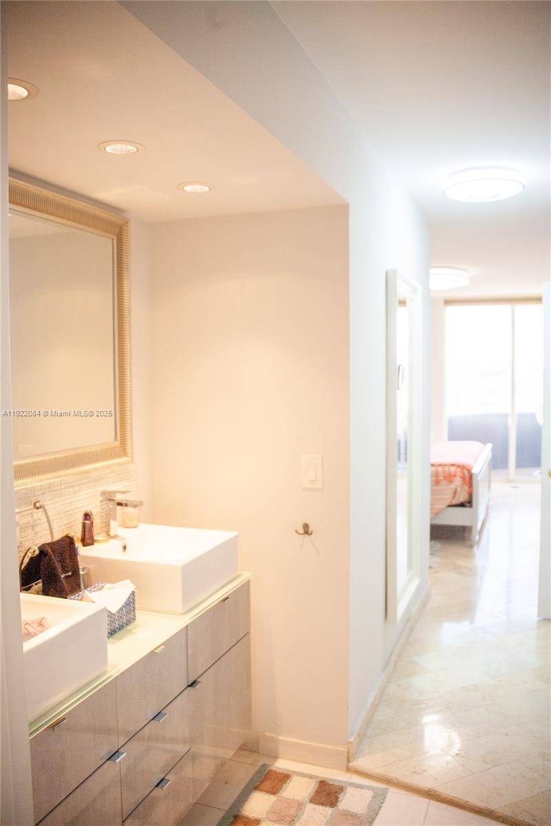 6301 Collins Ave 807 Property Photo 21