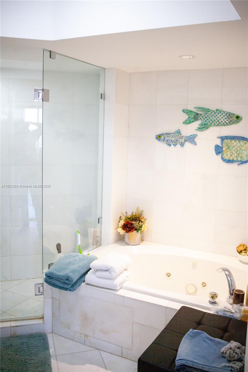 6301 Collins Ave 807 Property Photo 22