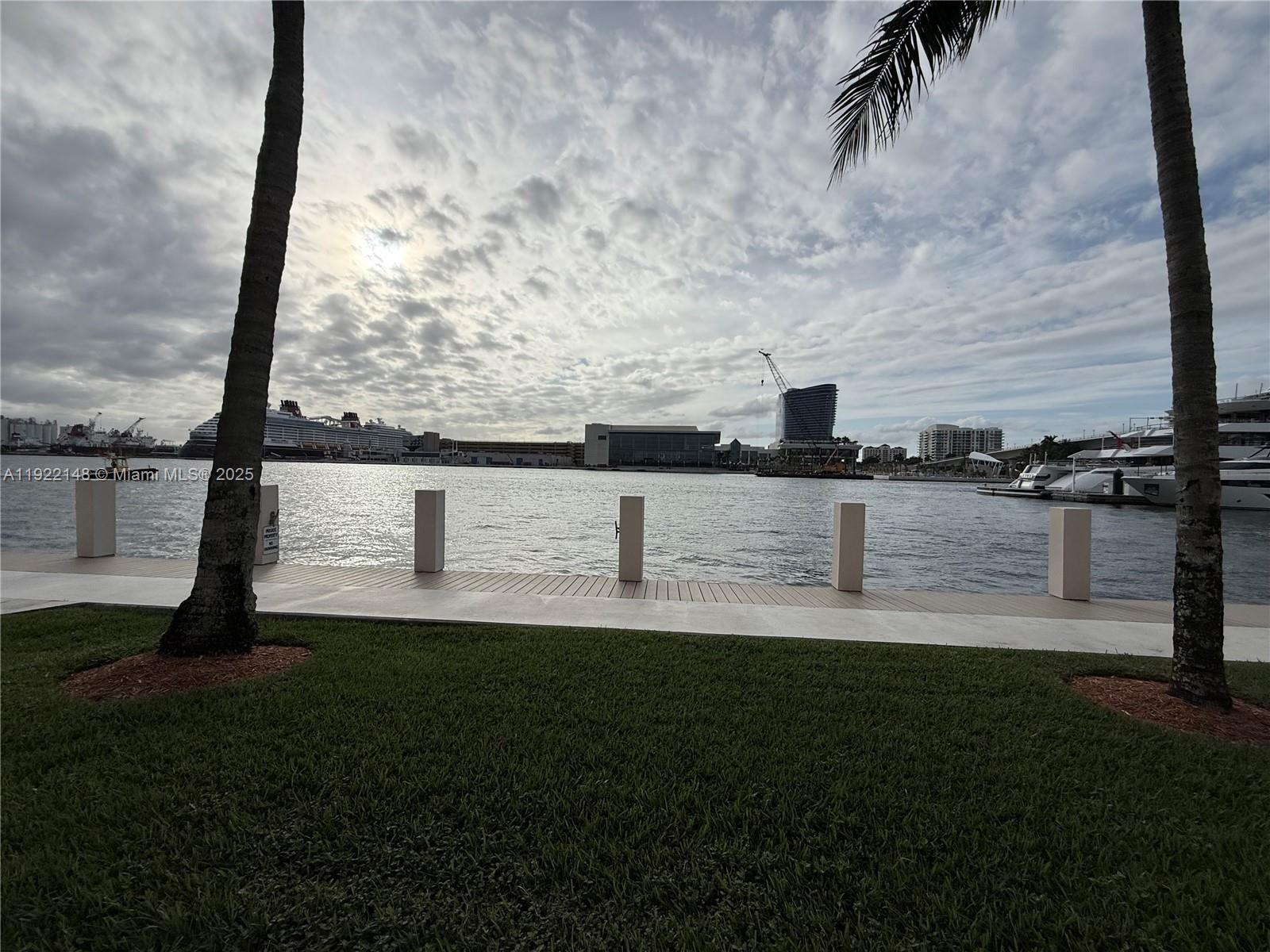 1775 Harbourview Dr 5 Property Photo 3