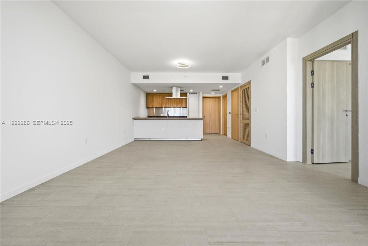 1000 Brickell Plz 3211 Property Photo 11