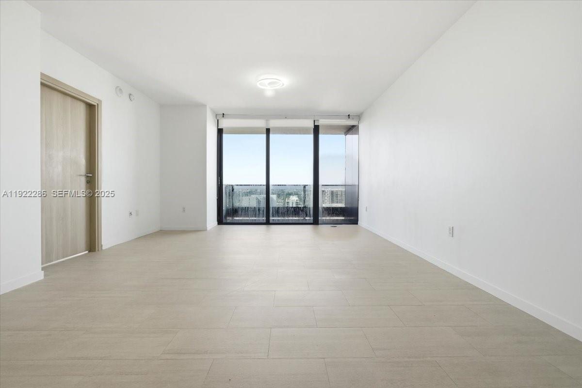 1000 Brickell Plz 3211 Property Photo 13