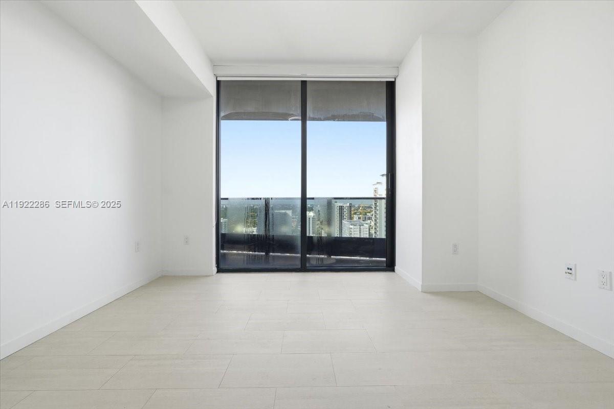 1000 Brickell Plz 3211 Property Photo 17