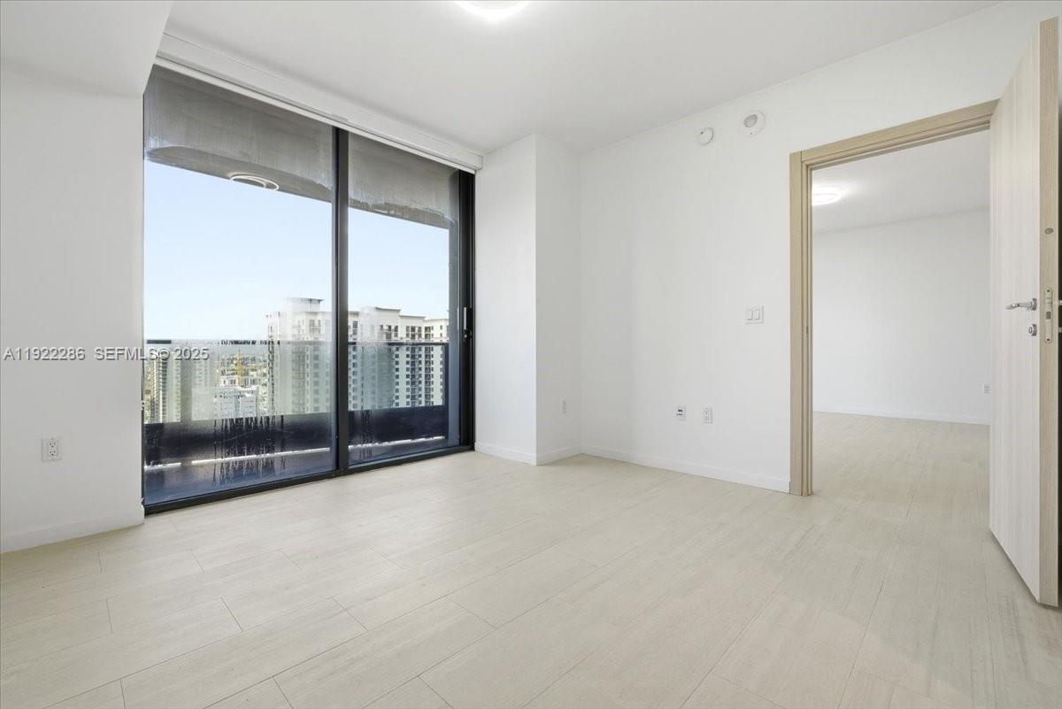 1000 Brickell Plz 3211 Property Photo 18