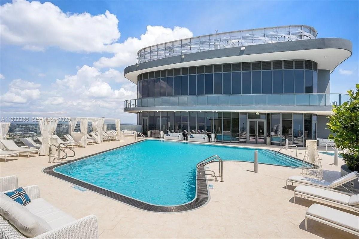 1000 Brickell Plz 3211 Property Photo 38