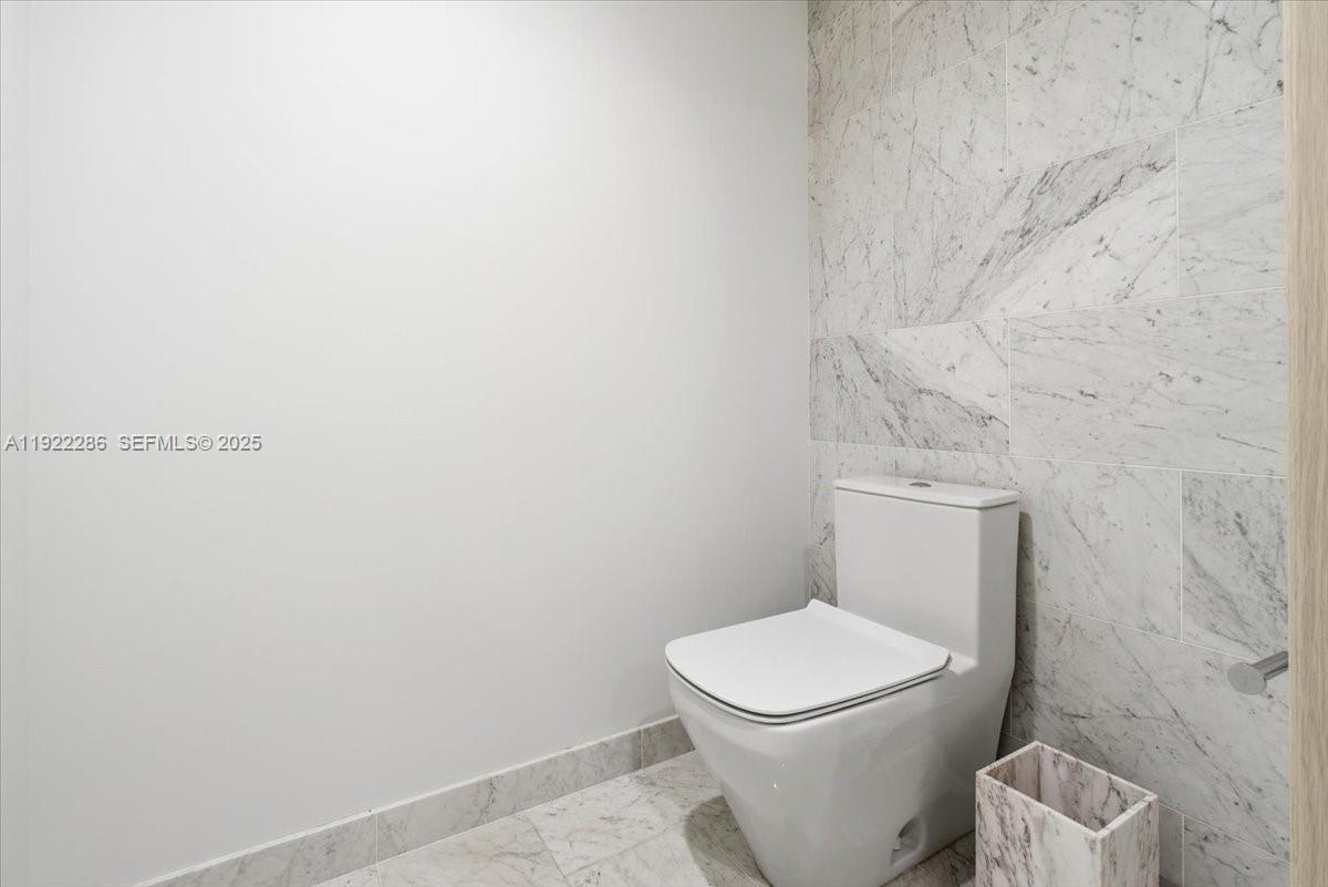 1000 Brickell Plz 3211 Property Photo 60