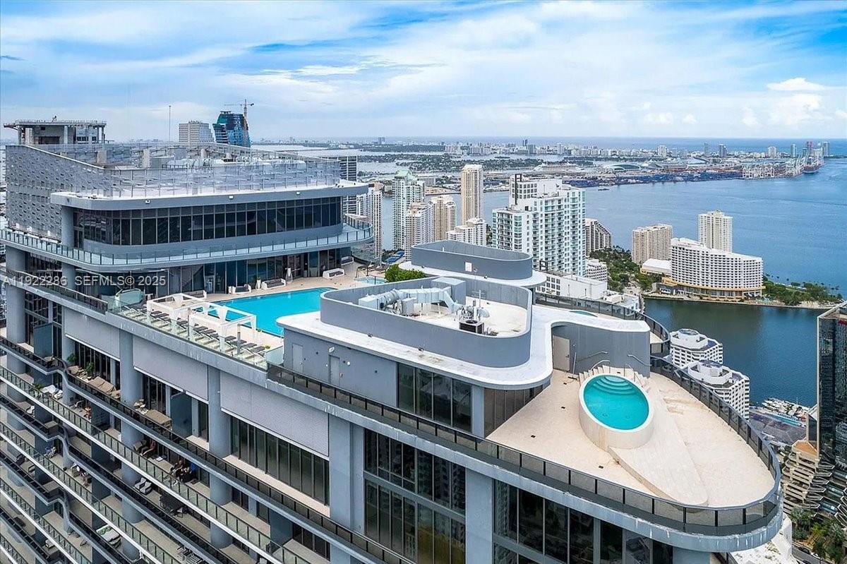 1000 Brickell Plz 3211 Property Photo 63