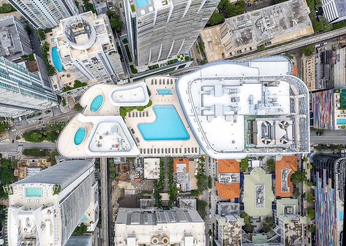 1000 Brickell Plz 3211 Property Photo 68