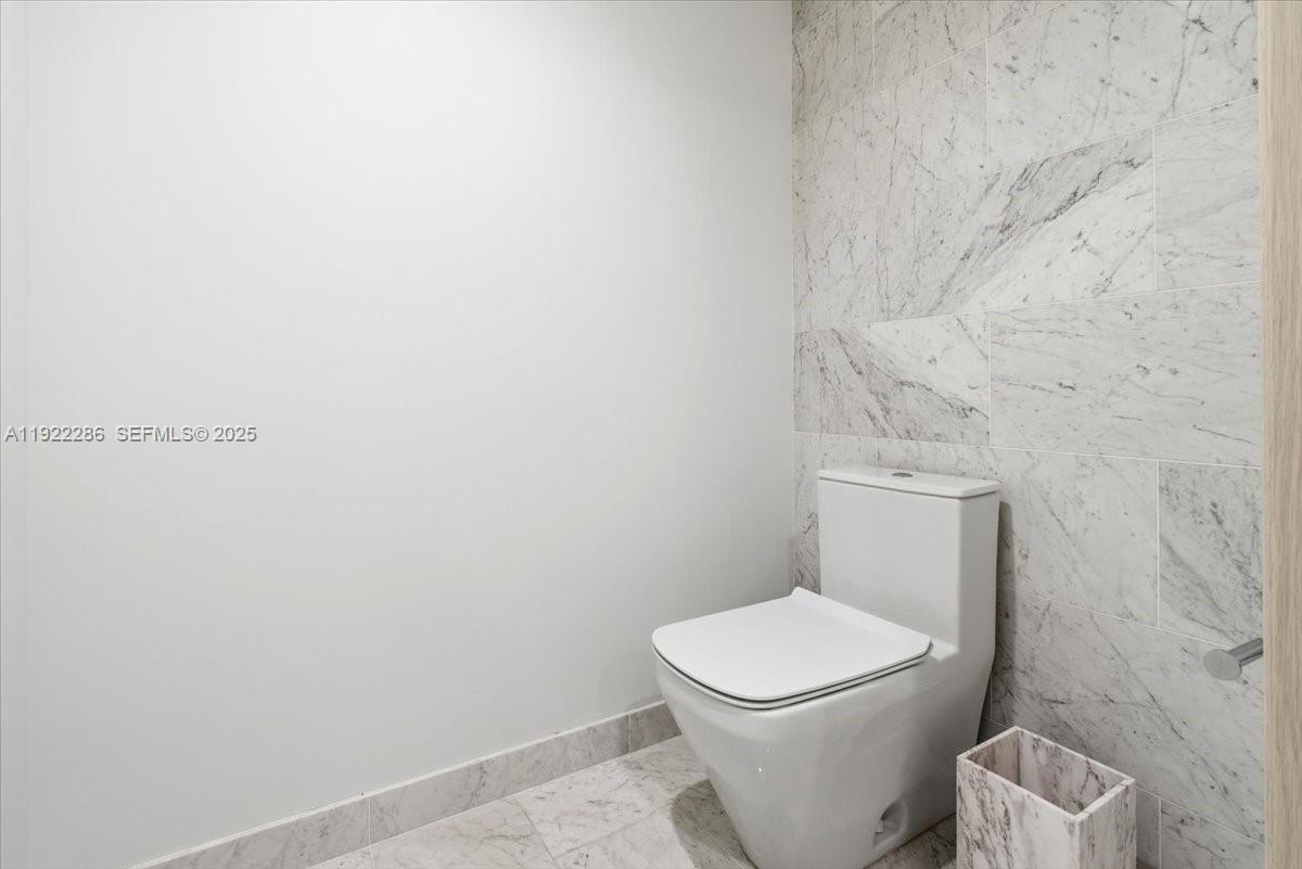 1000 Brickell Plz 3211 Property Photo 72