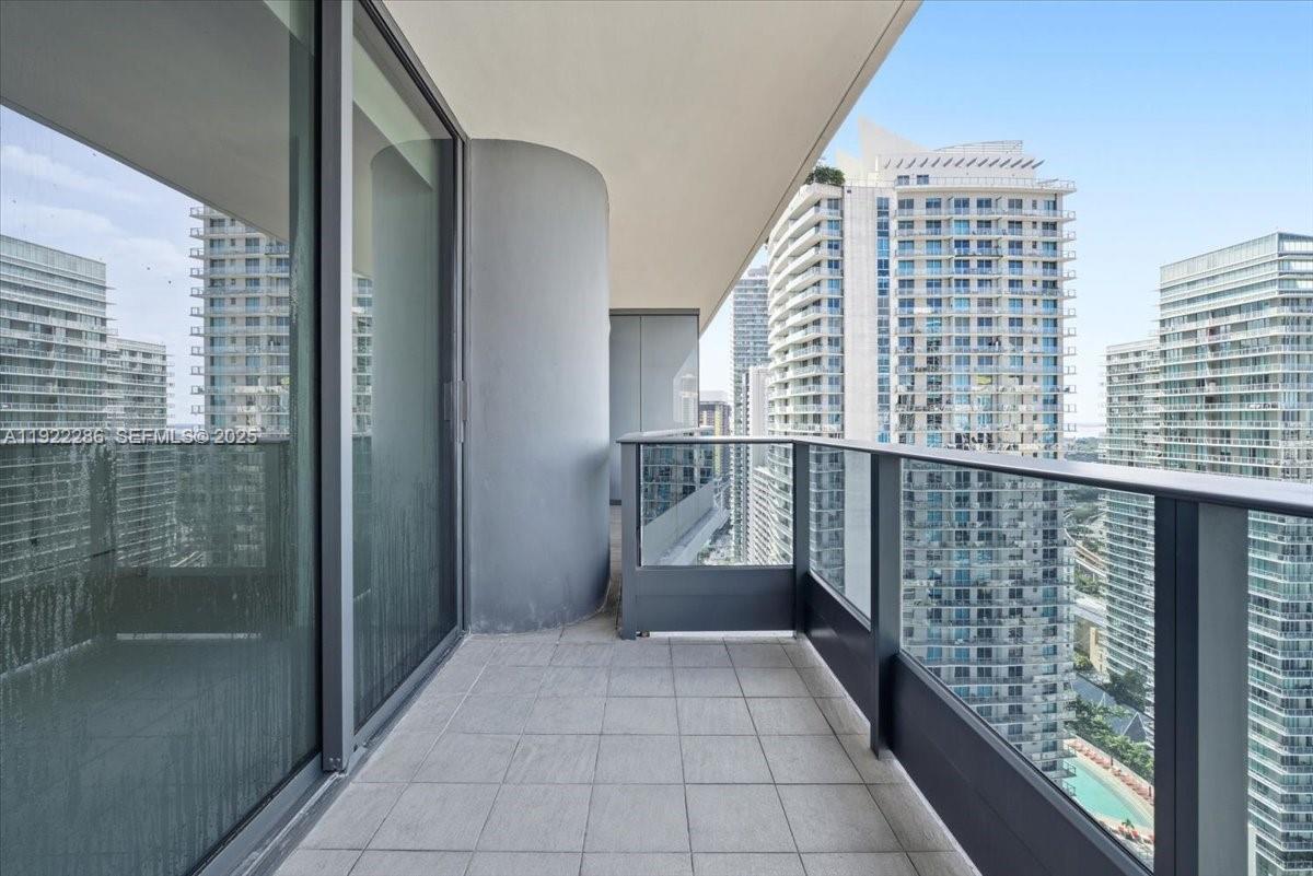 1000 Brickell Plz 3211 Property Photo 79