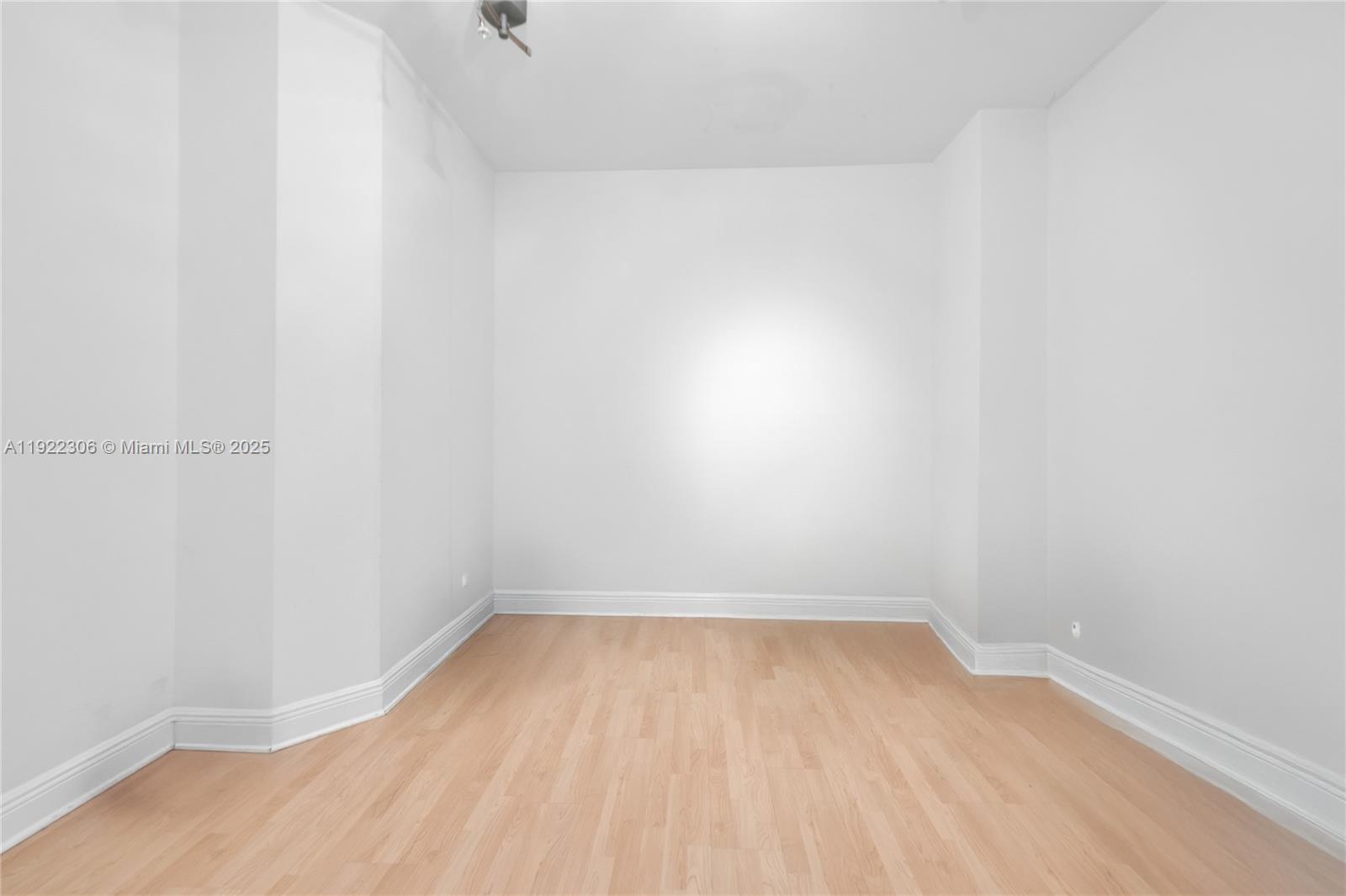 21050 Point Pl 2001 Property Photo 22
