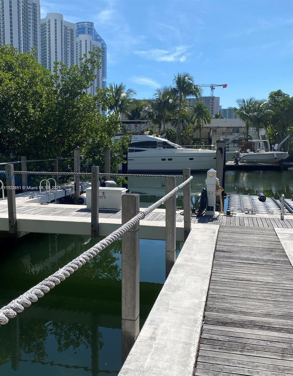 16400 Collins Ave Property Photo 2