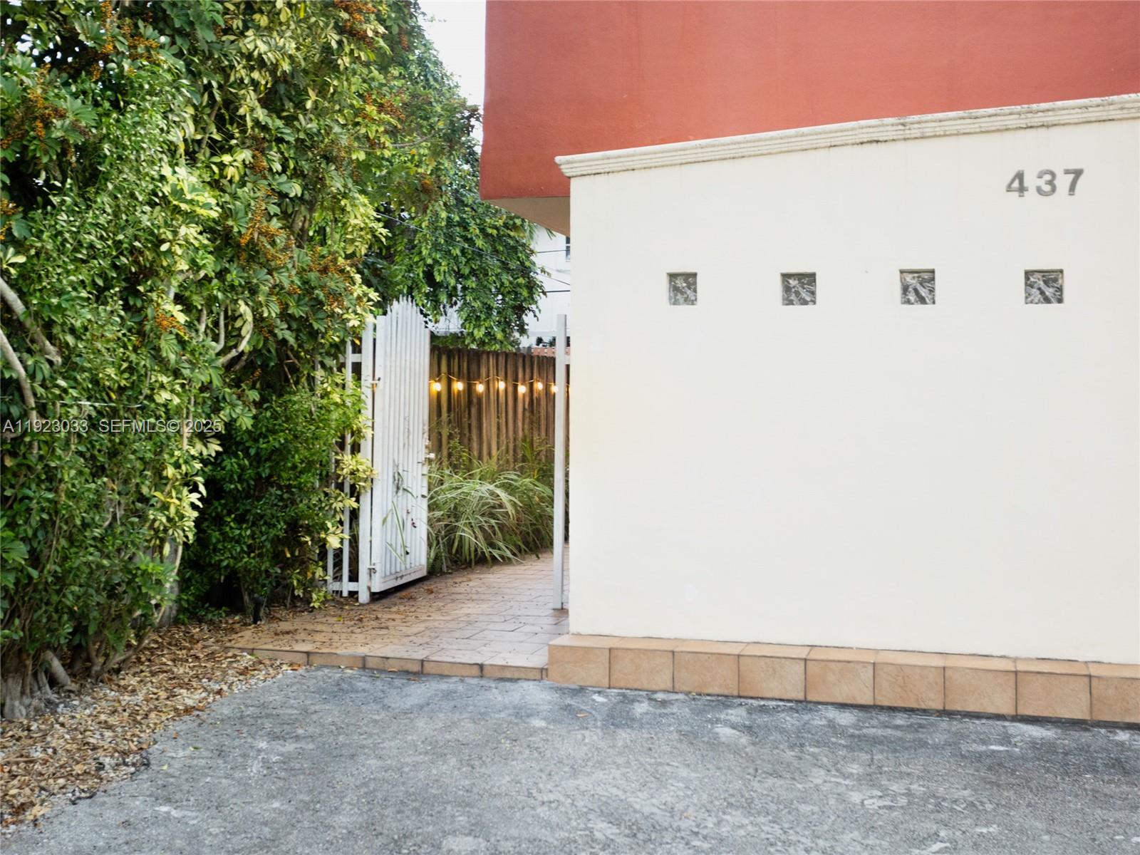 437 Sw 3rd St 2 Property Photo 33