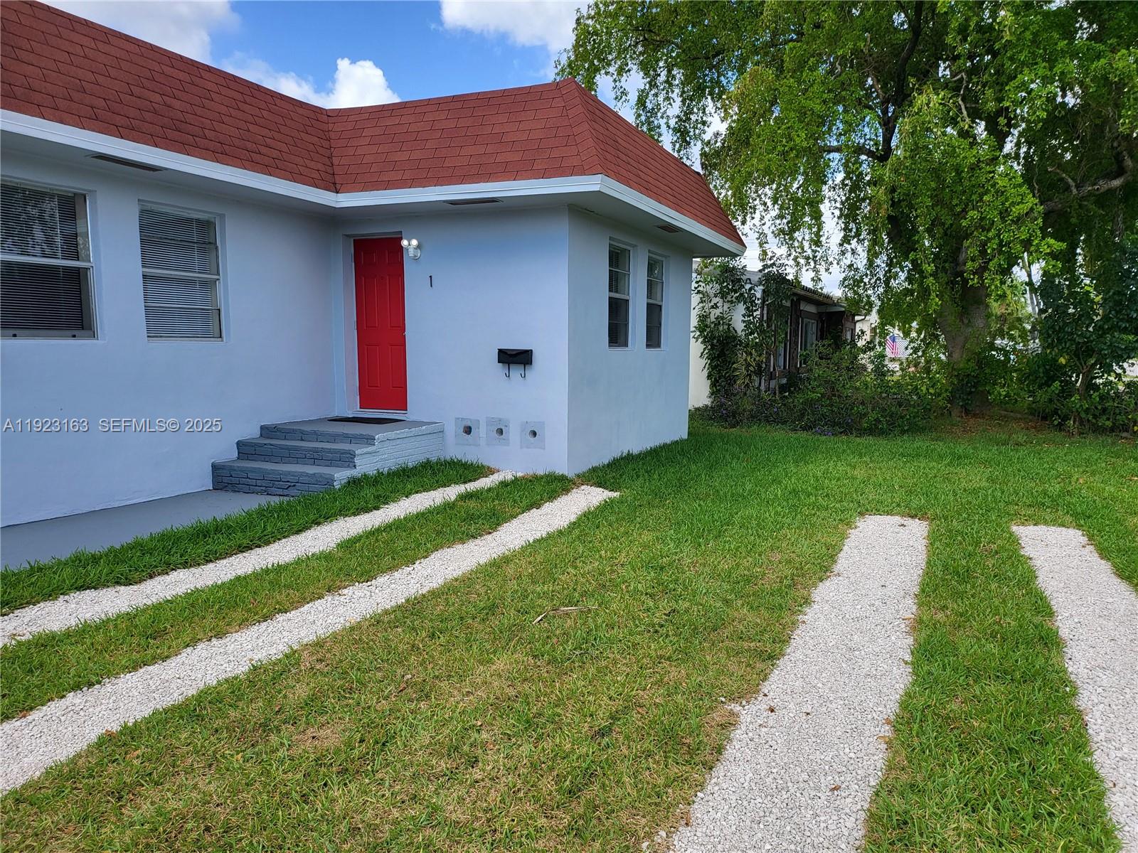 A11923163 Property Photo 3