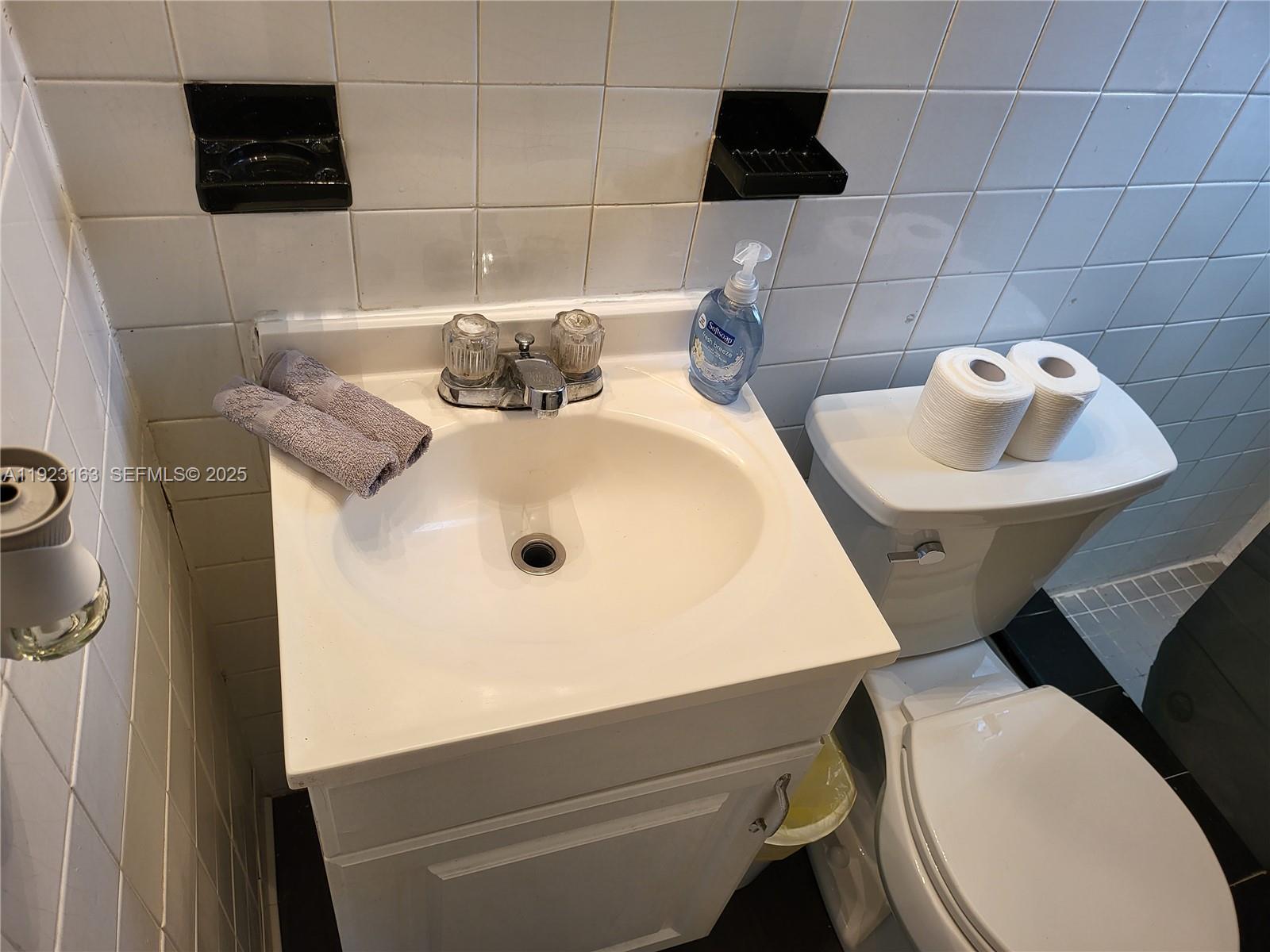 A11923163 Property Photo 42