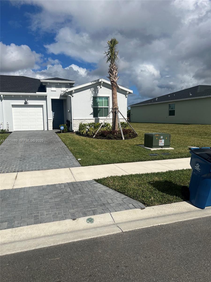 1887 Cerulean Dr Property Photo 2