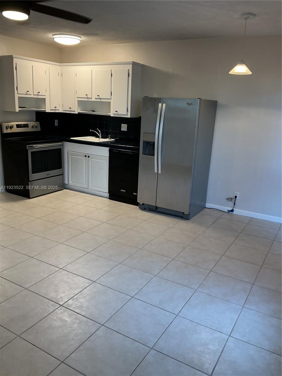 2716 NE 30th Pl 103C Property Photo 1