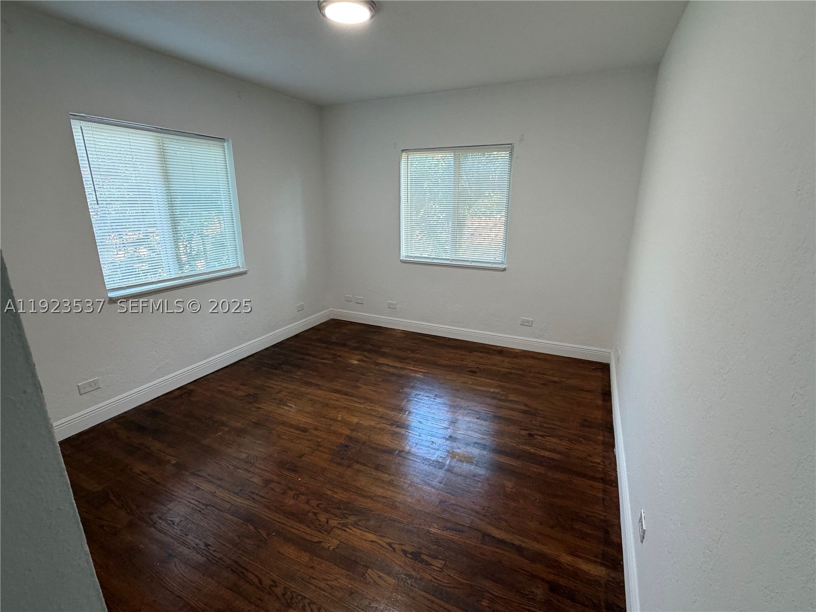 851 80th St Property Photo 5