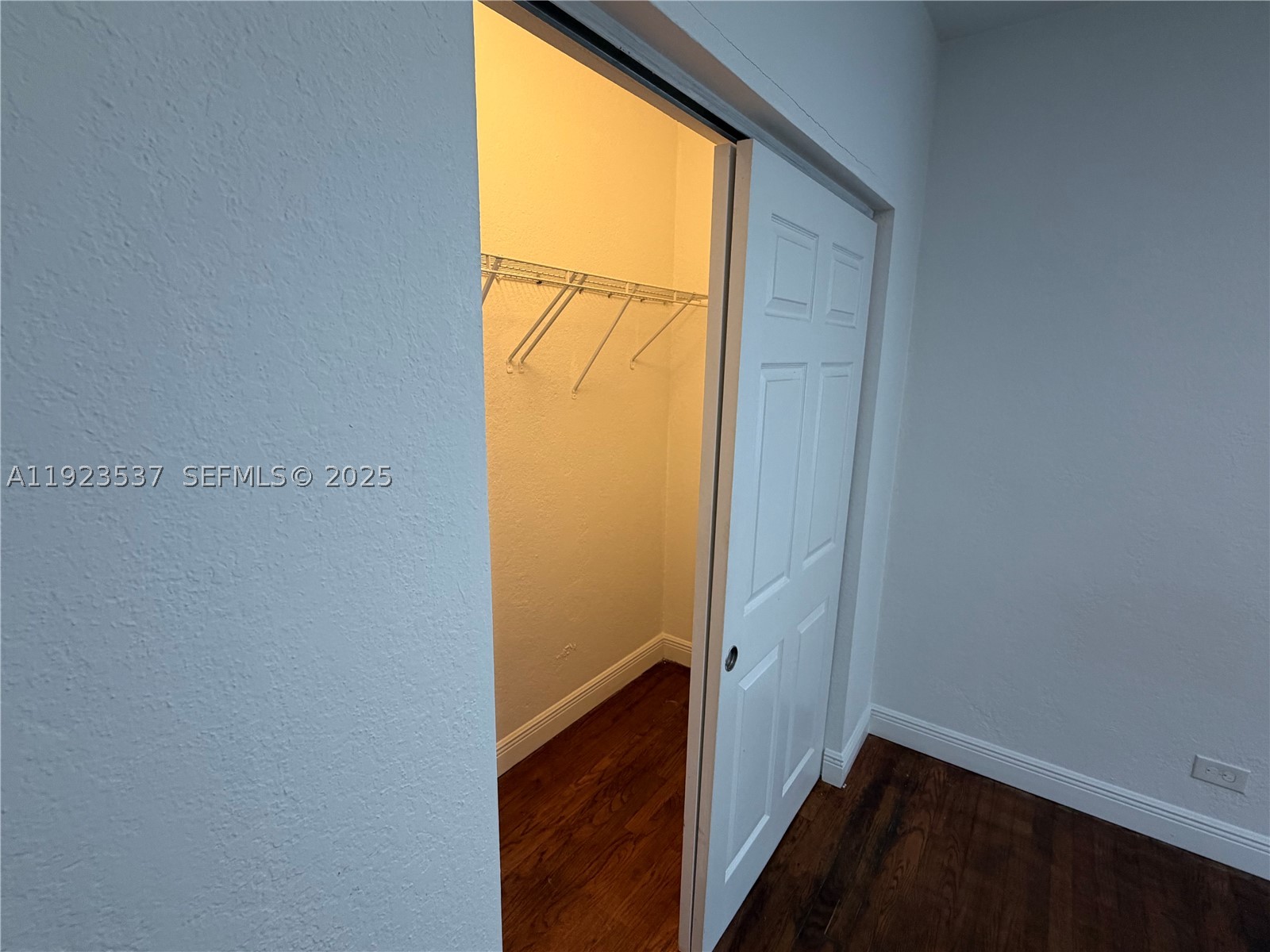 851 80th St Property Photo 6