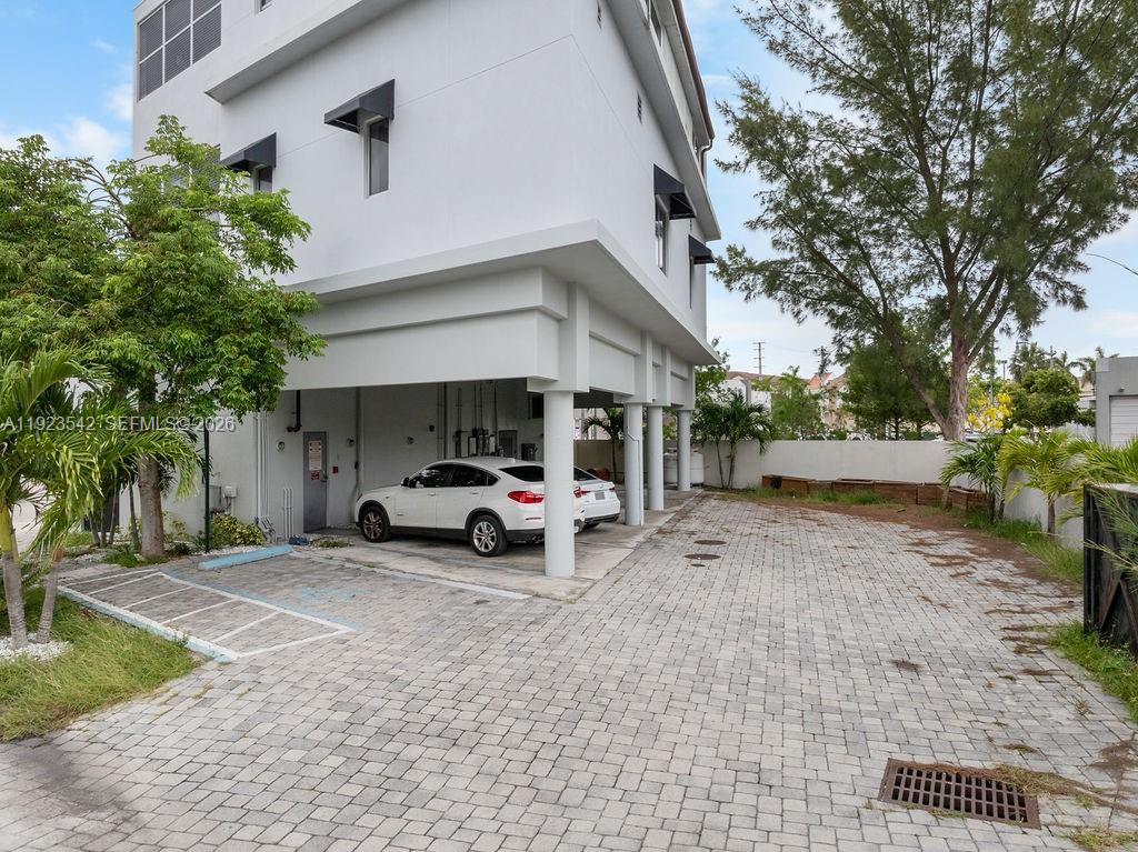 2500 Wilton Dr Property Photo 49