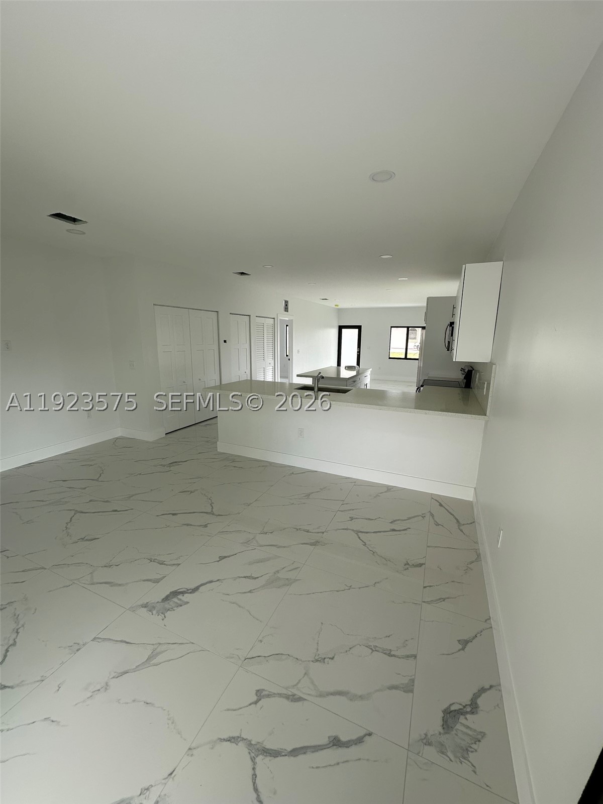 580 Sw 10th Ave Property Photo 15