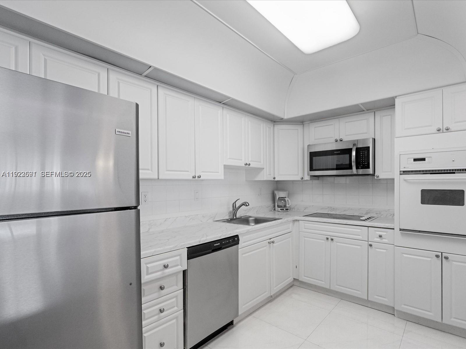 19370 E Collins Ave 625 Property Photo 6