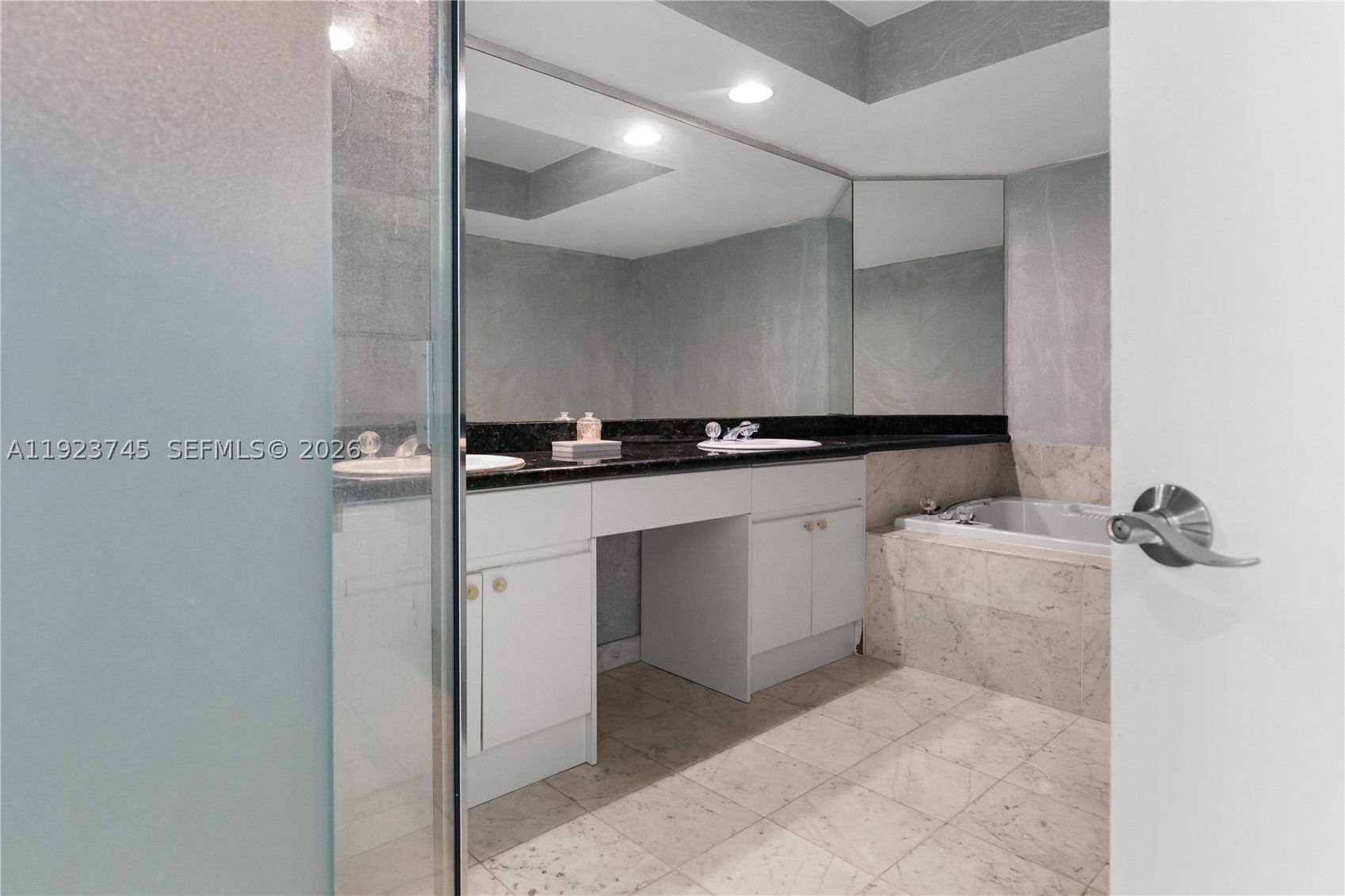 16400 Collins Ave 942 Property Photo 30