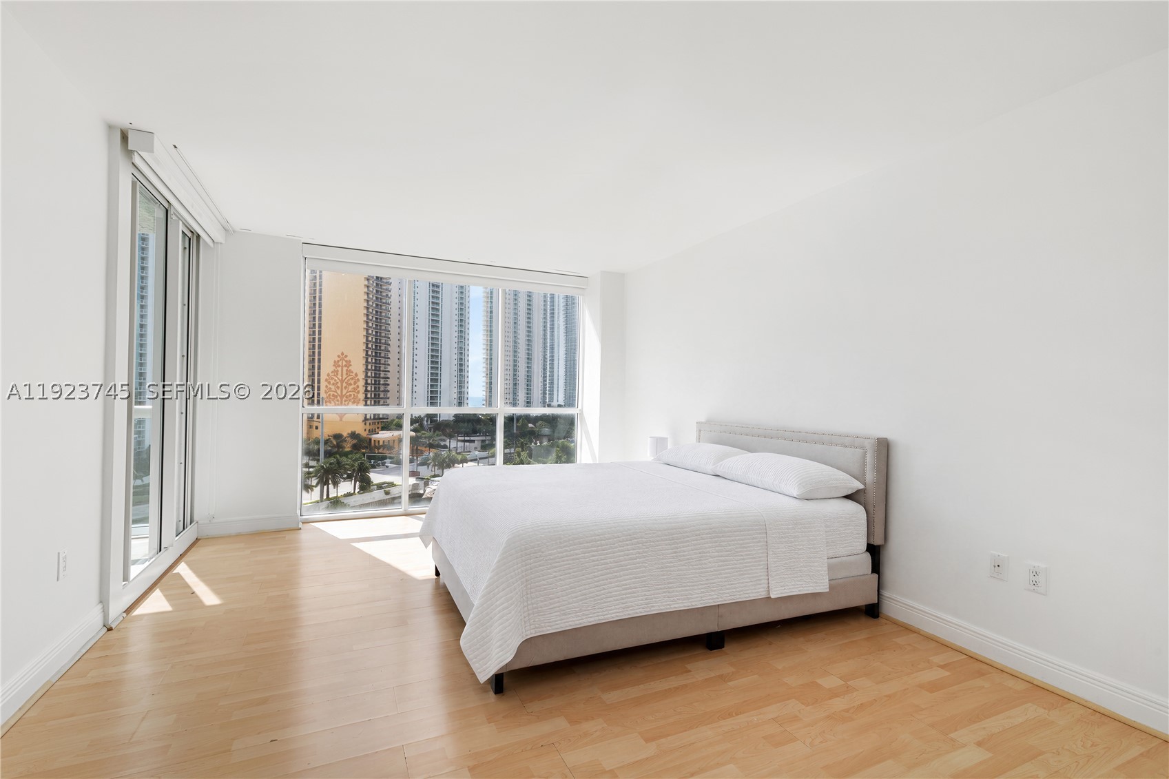 16400 Collins Ave 942 Property Photo 34