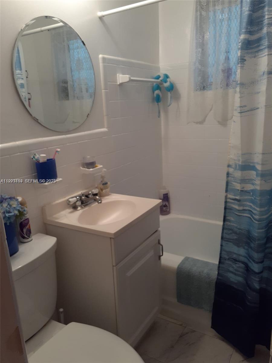 645 Ne 77th St 8 Property Photo 5