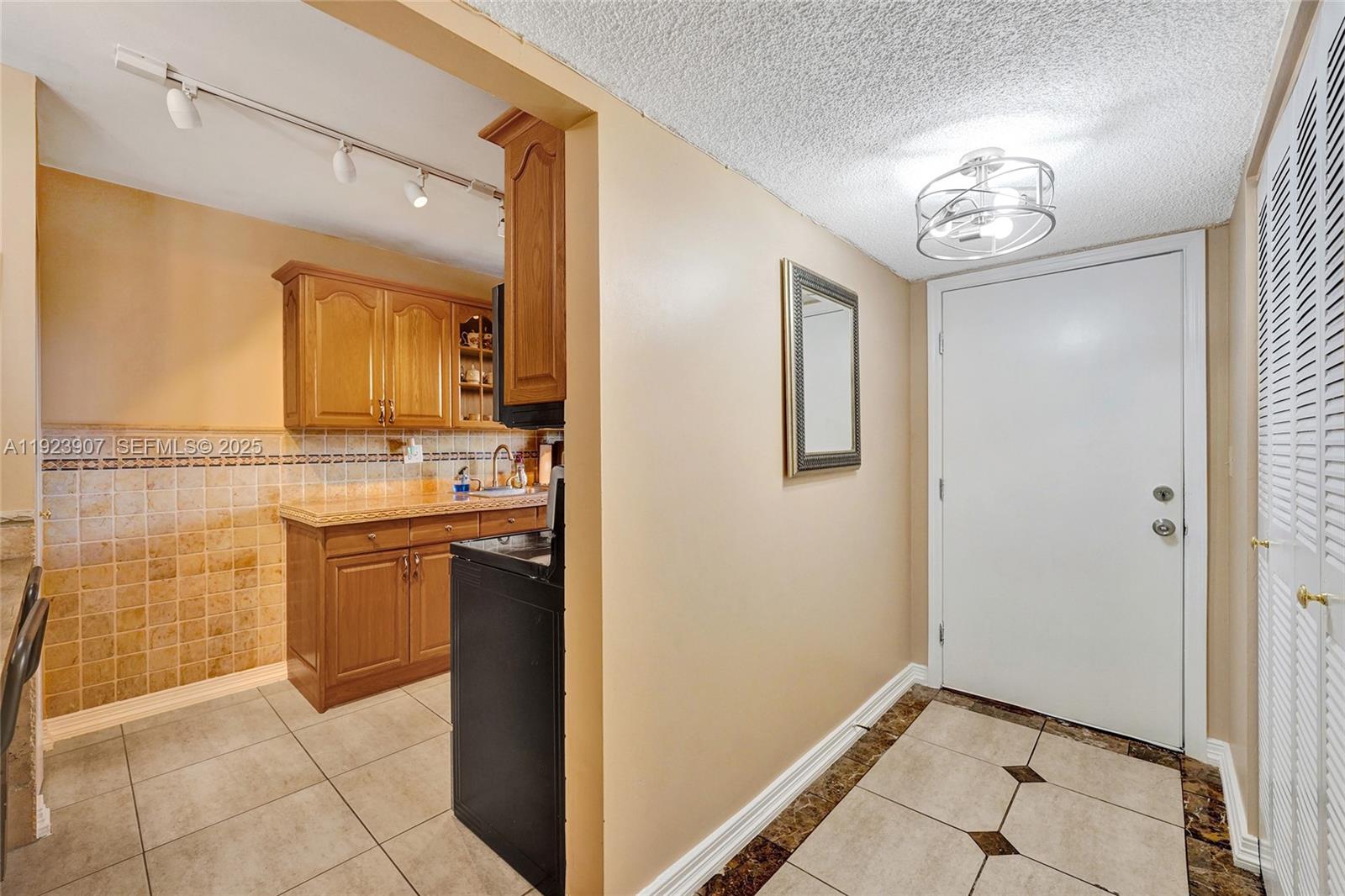 4111 Stirling Rd 502 Property Photo 7