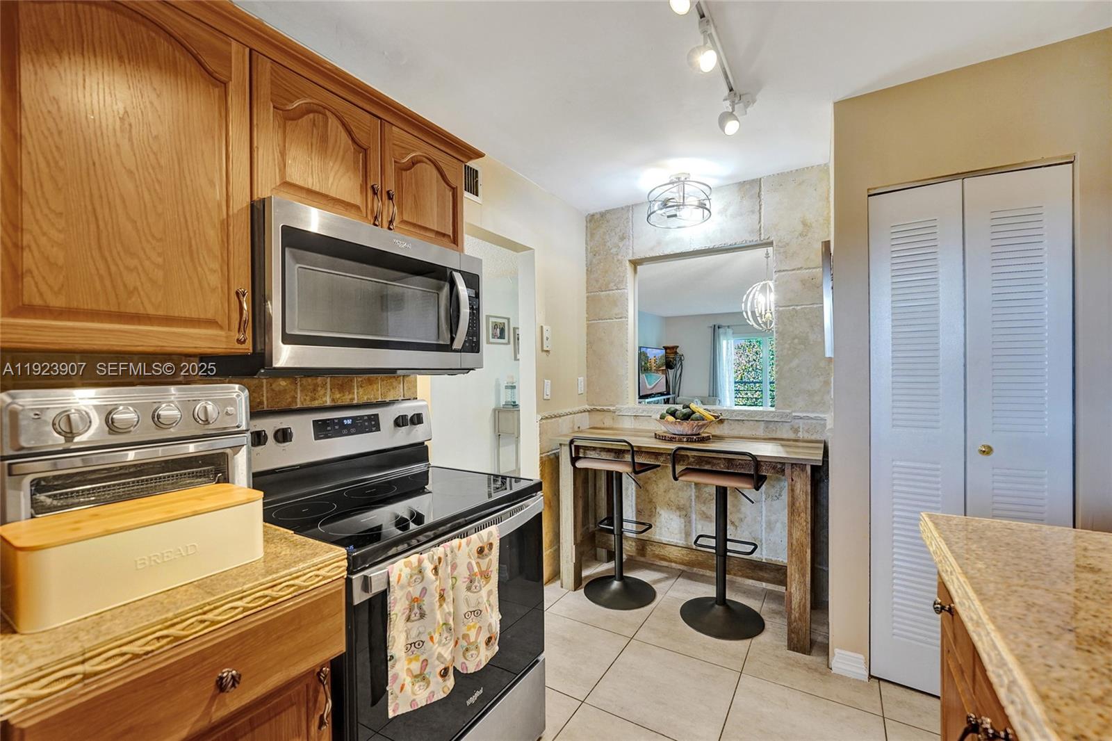 4111 Stirling Rd 502 Property Photo 16