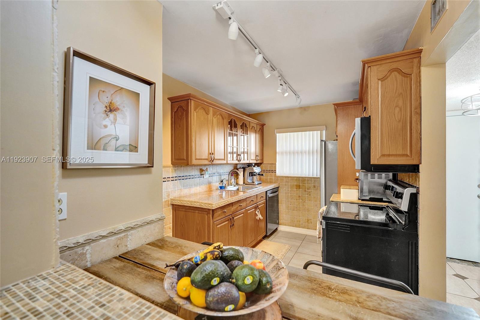 4111 Stirling Rd 502 Property Photo 17