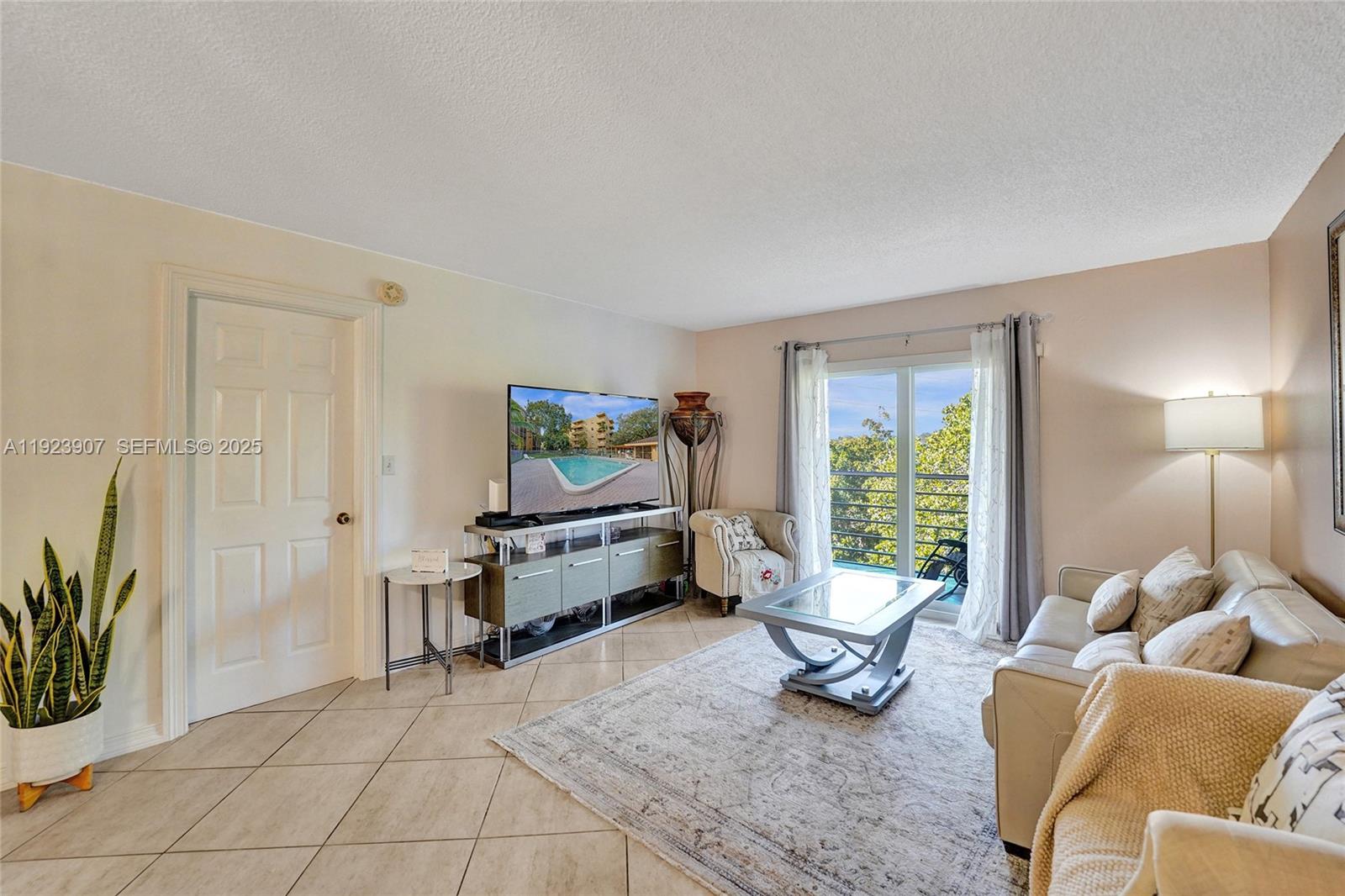 4111 Stirling Rd 502 Property Photo 22