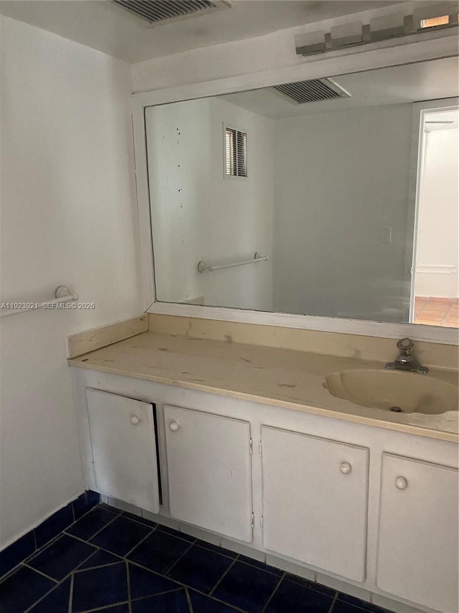 1650 Ne 115th St 405 Property Photo 16