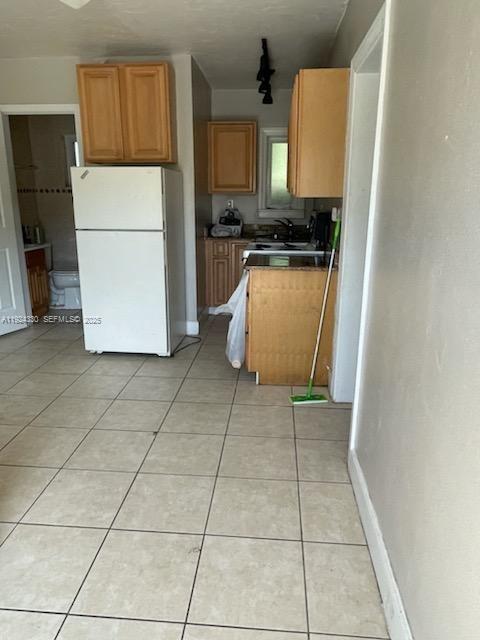 2121 Lakeview Drive Property Photo 3