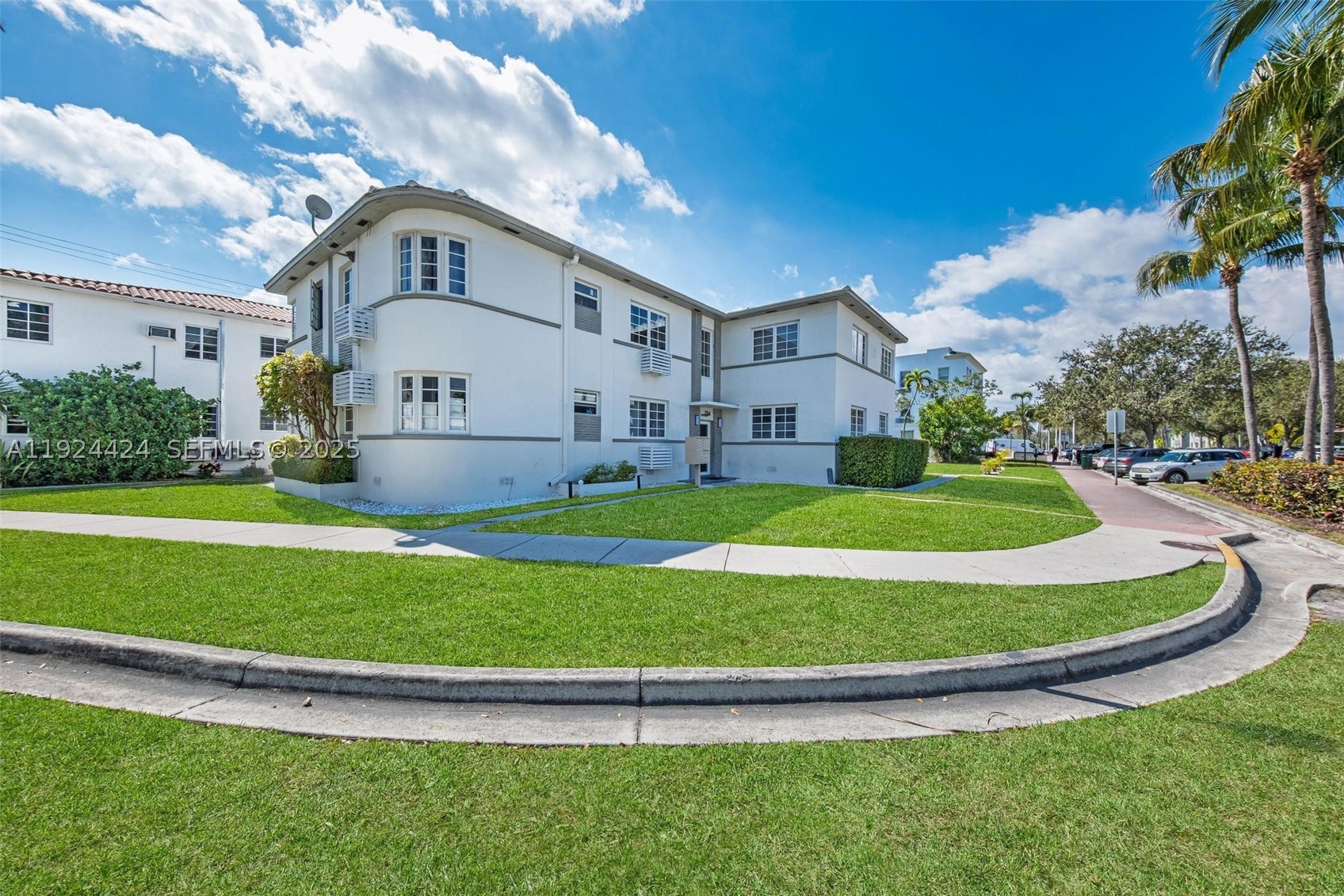 7124 Bay Dr Property Photo 1