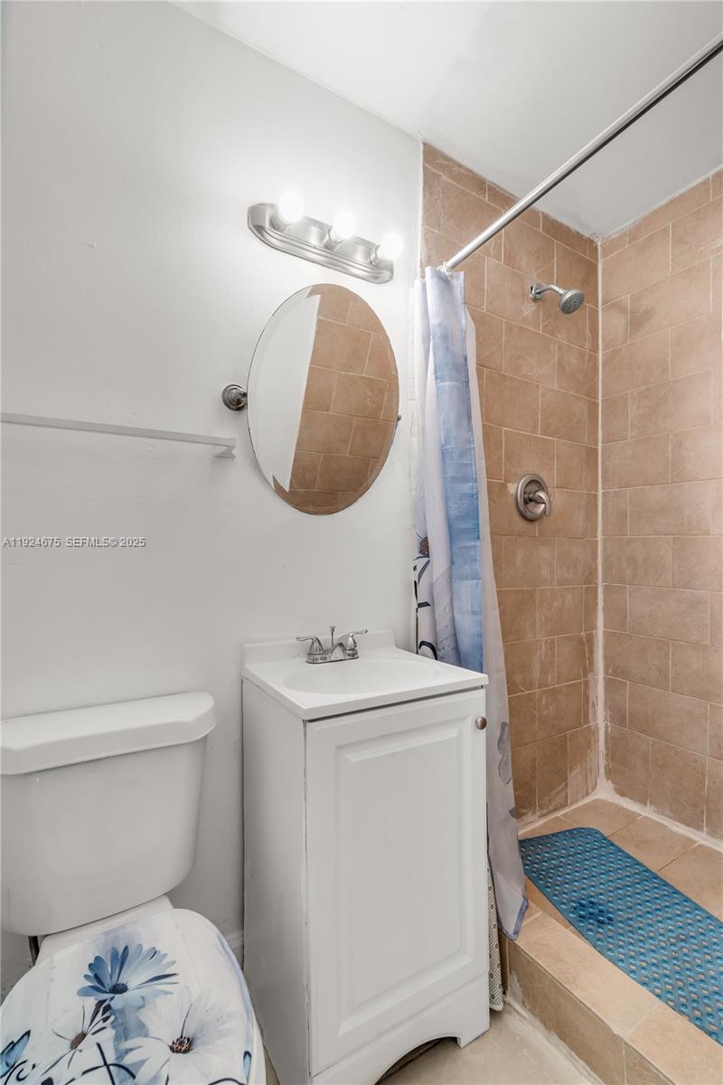 7525 Ne Miami Ct Property Photo 10