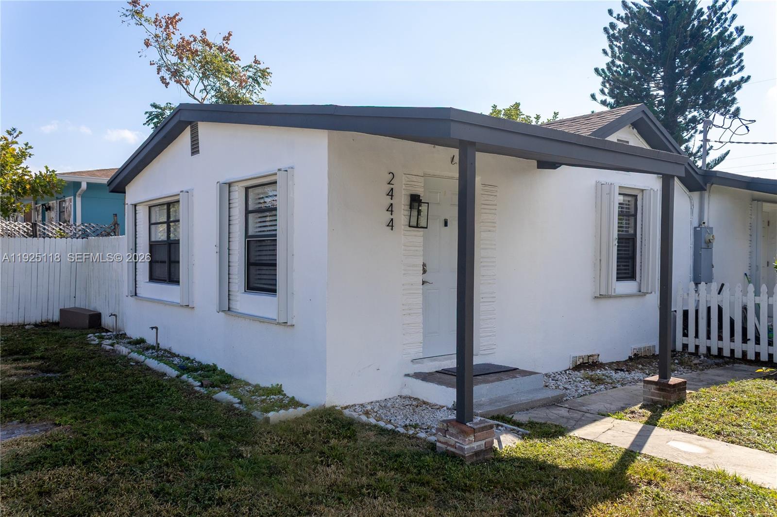 2444 Roosevelt St Property Photo 2