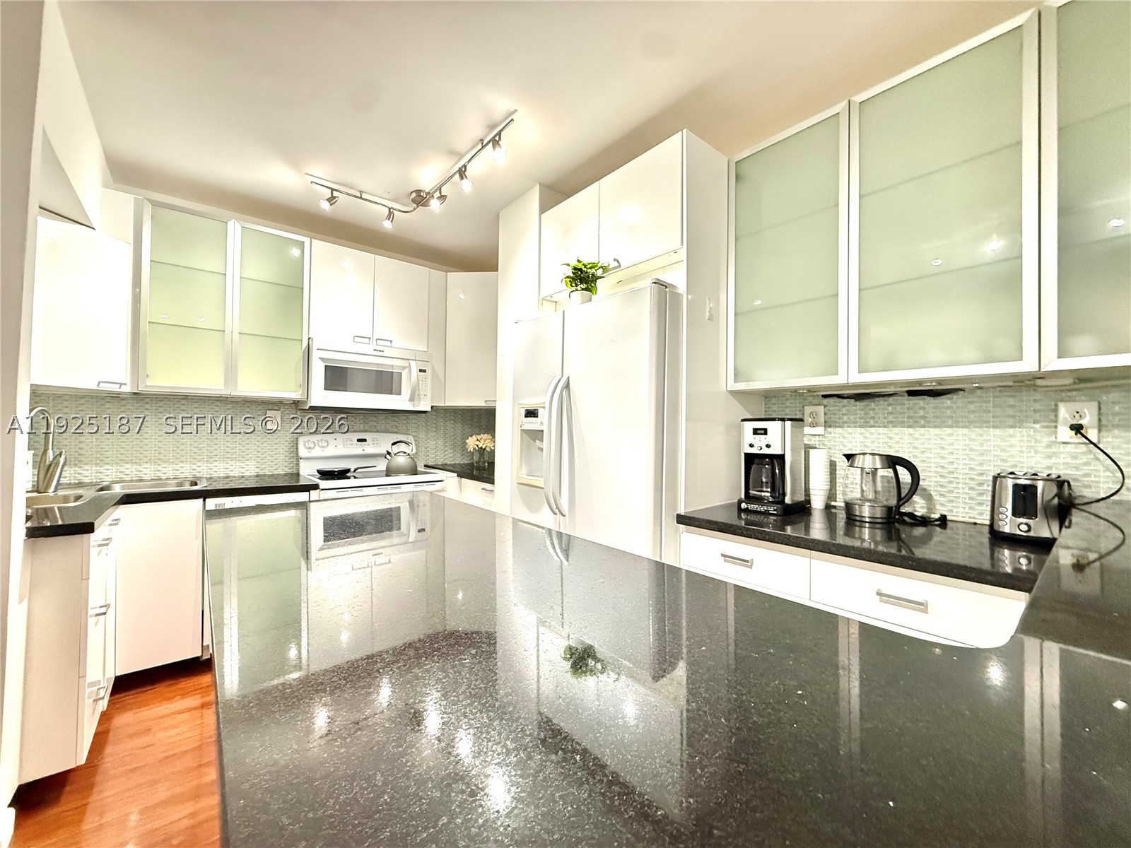 1980 S Ocean Dr 8n Property Photo 3