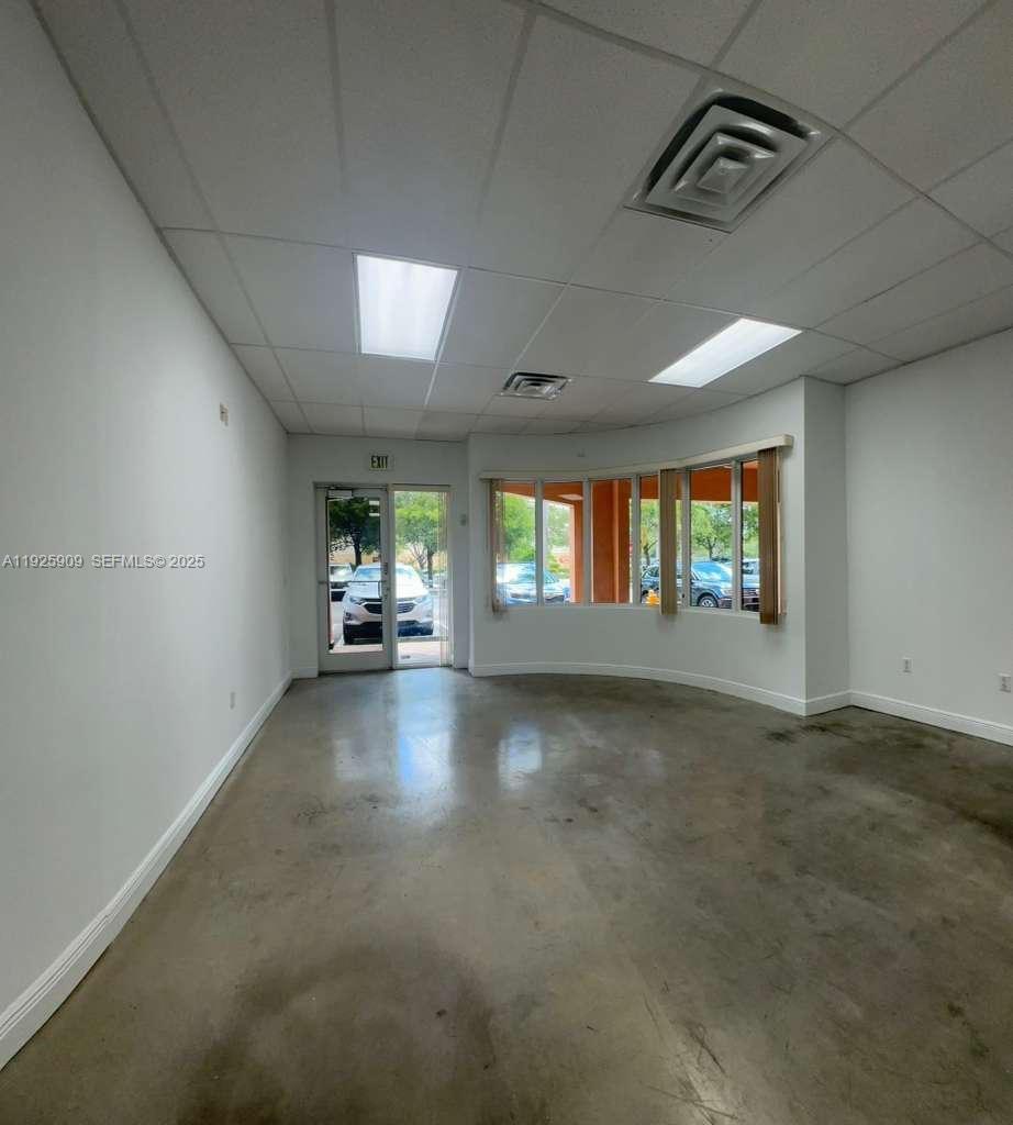 5911 Nw 173rd Dr Property Photo 6