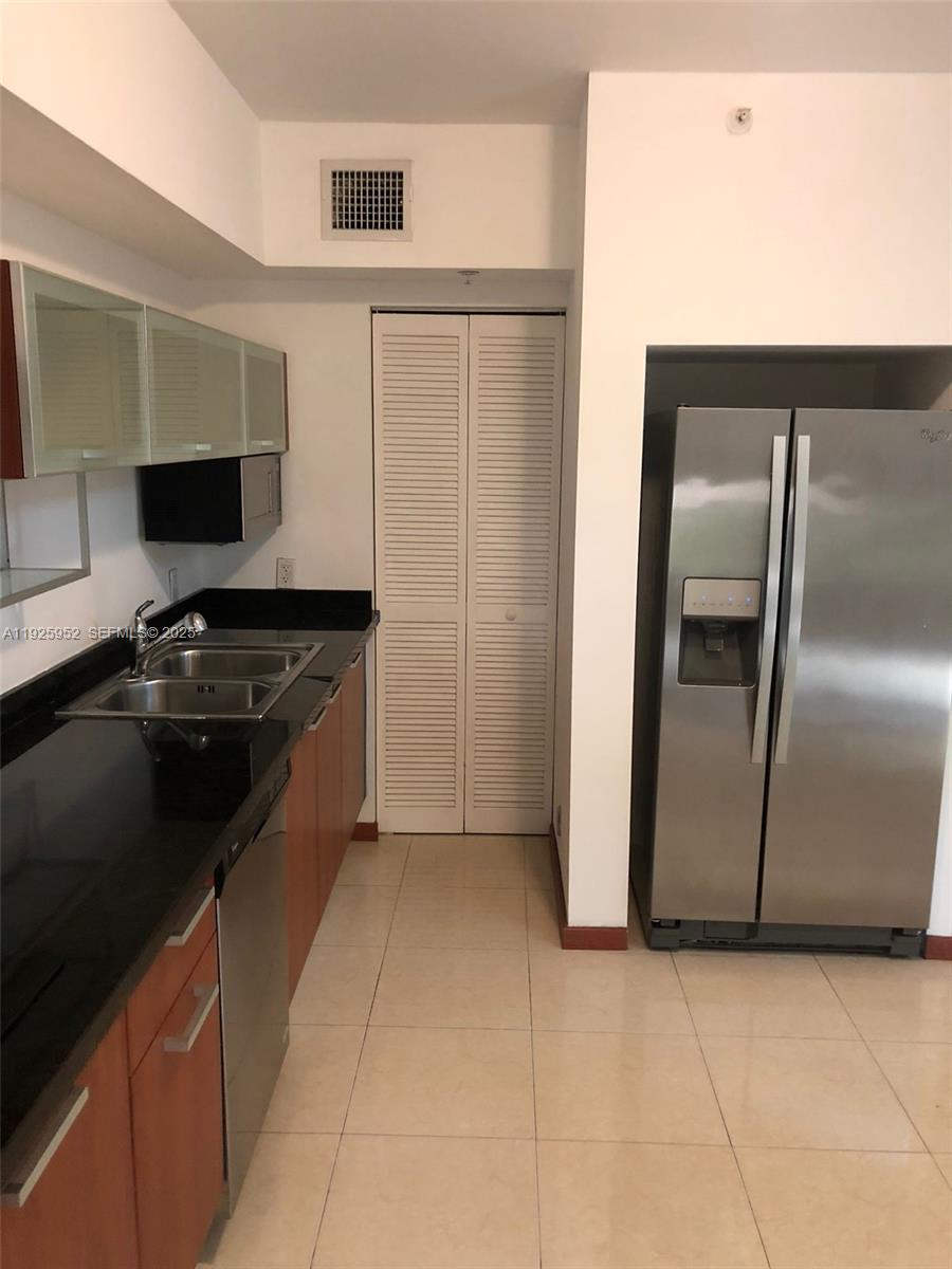 1650 Brickell Ave 111 Property Photo 5