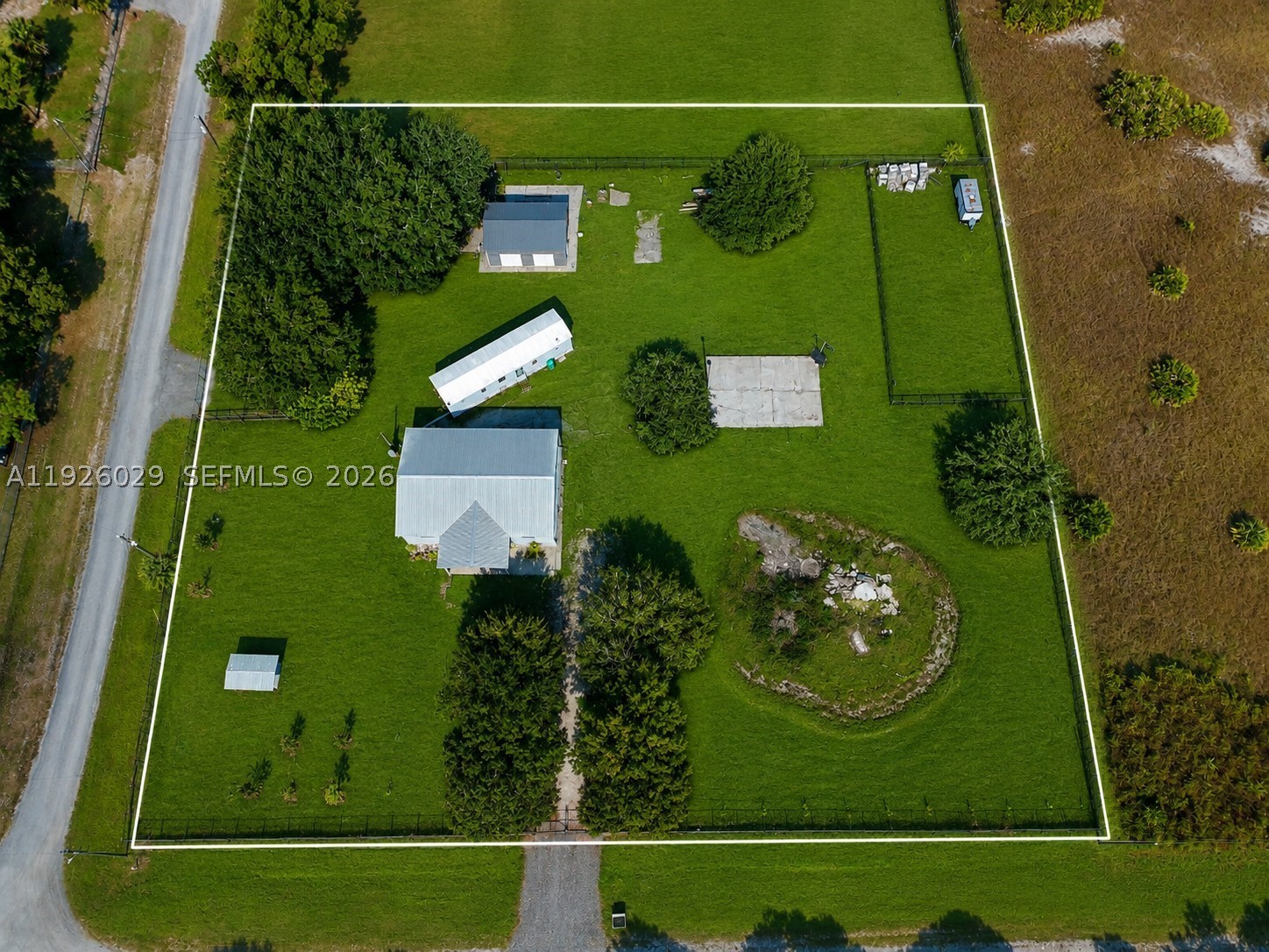 527 Perimeter Rd Property Photo 2