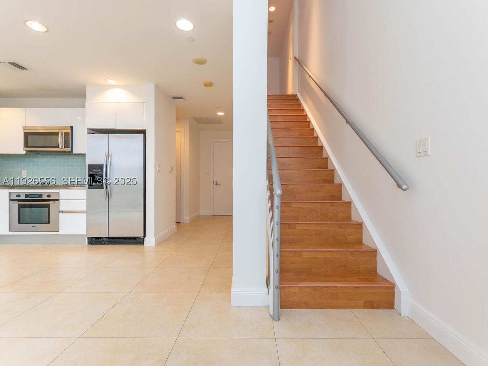 1050 Brickell Ave 606 Property Photo 4