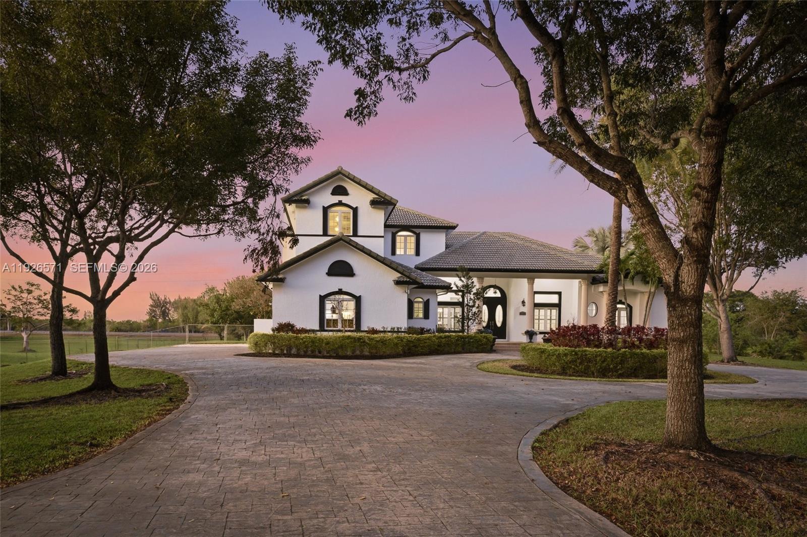 20401 SW 48th Pl Property Photo 1