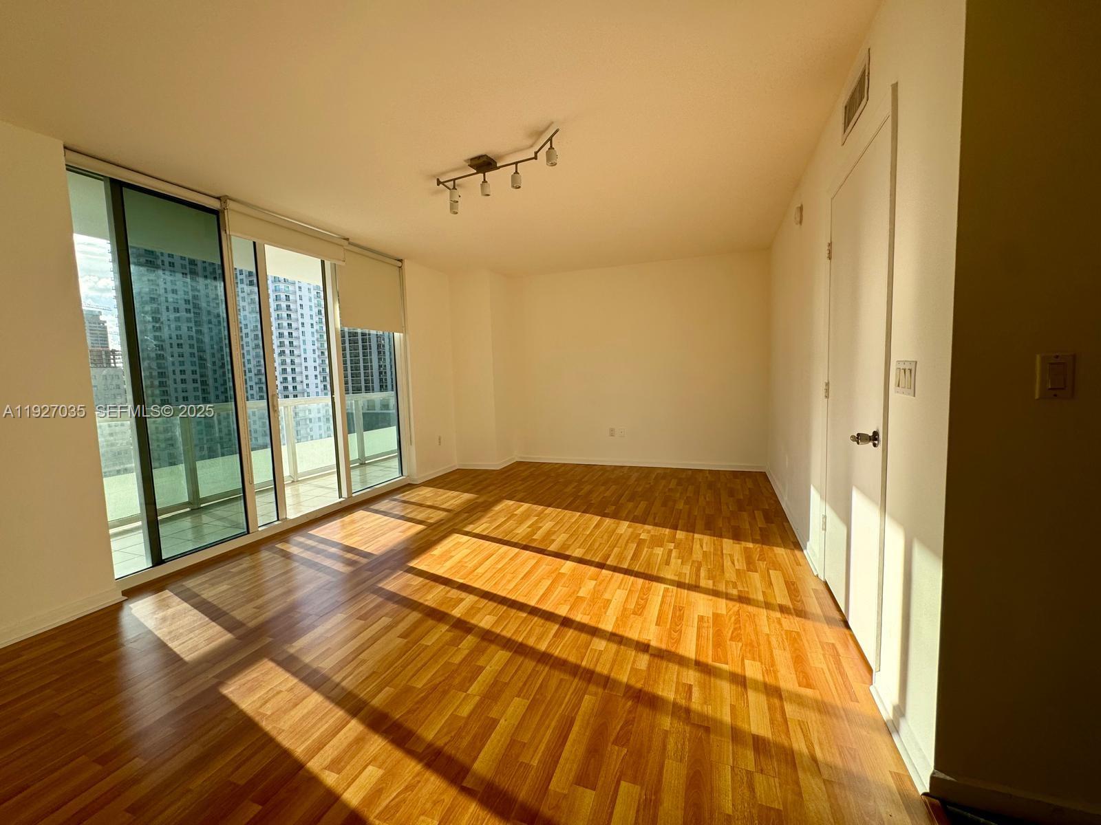 50 Biscayne Blvd 1703 Property Photo 6