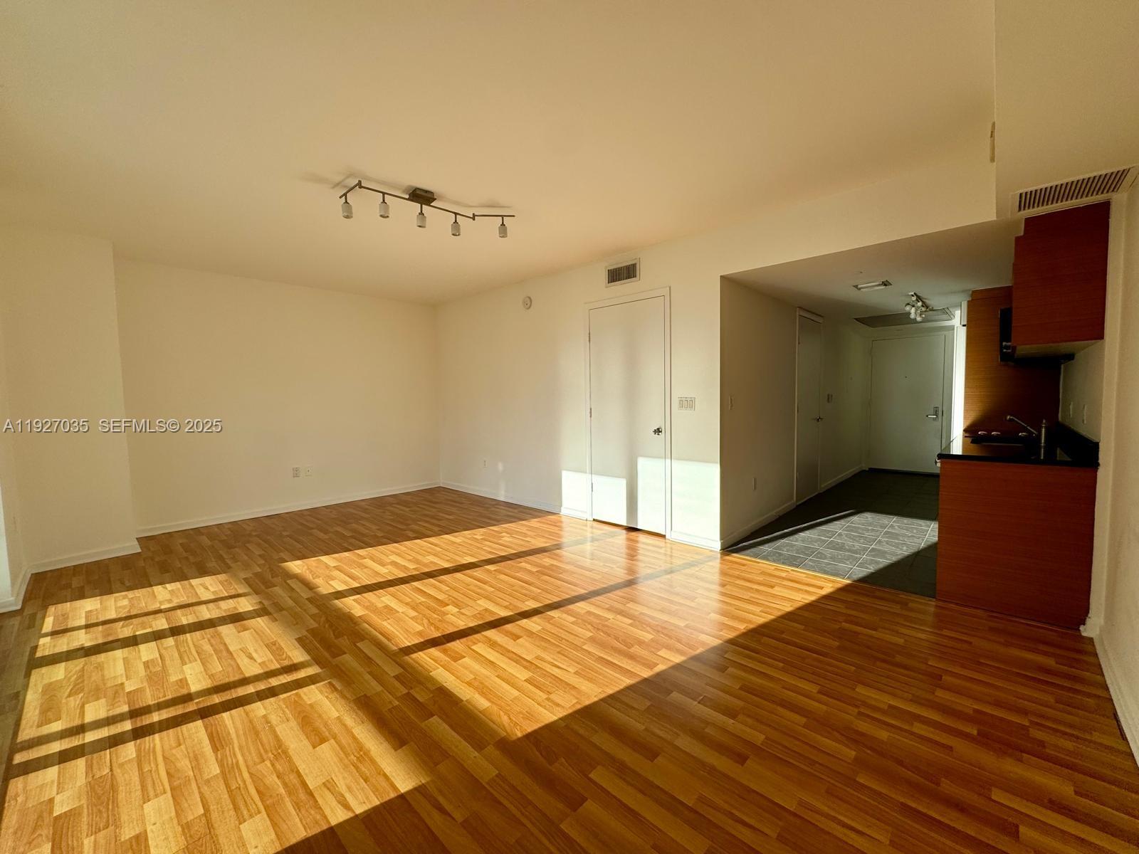 50 Biscayne Blvd 1703 Property Photo 8