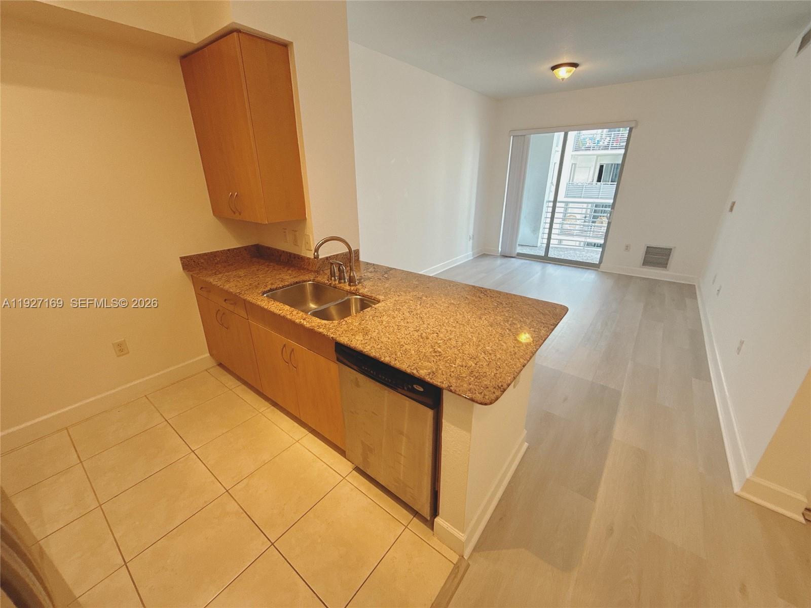 1830 Radius Dr 1121 Property Photo 3