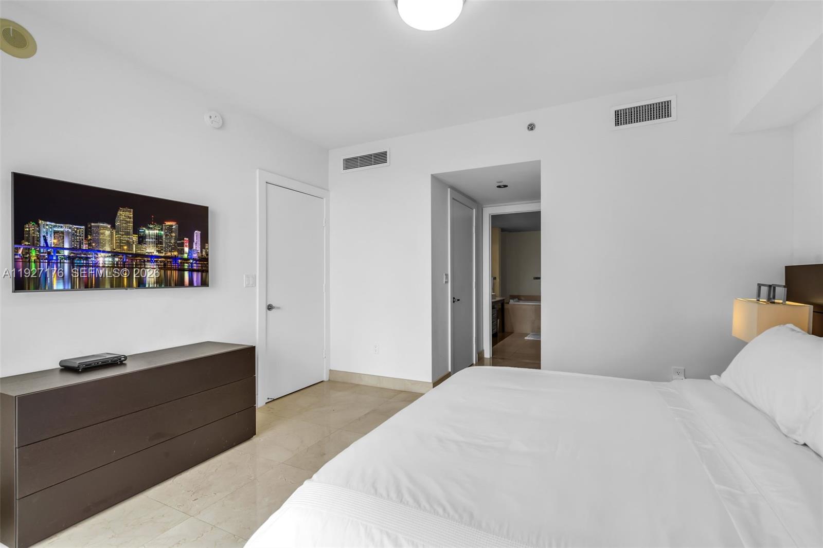 495 Brickell Ave 2405 Property Photo 17