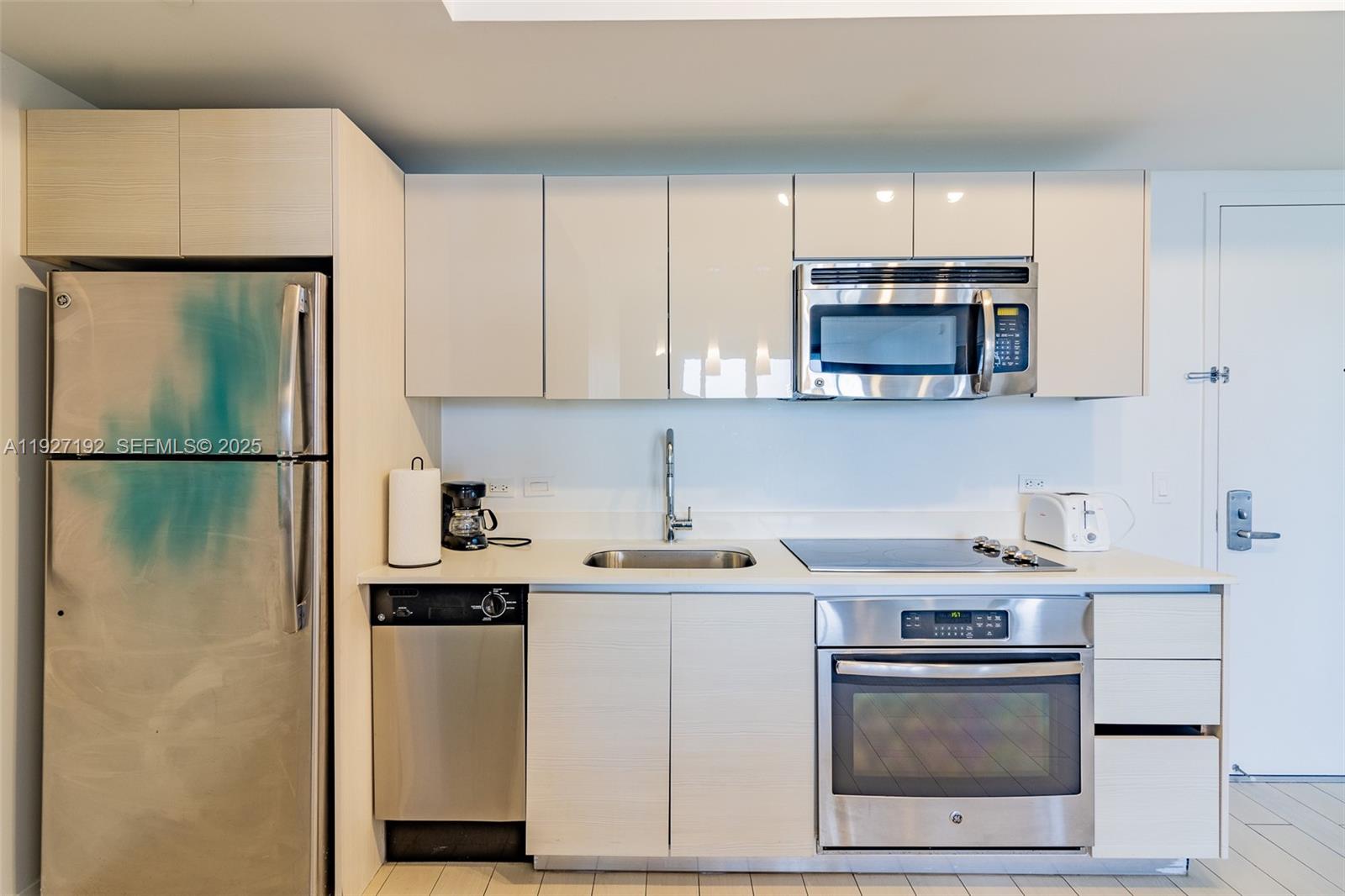 2602 E Hallandale Beach Blvd R708 Property Photo 6