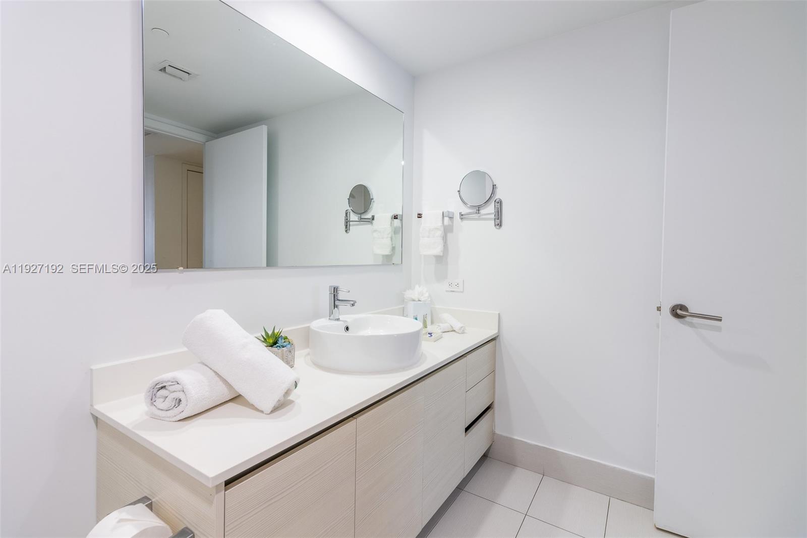 2602 E Hallandale Beach Blvd R708 Property Photo 12