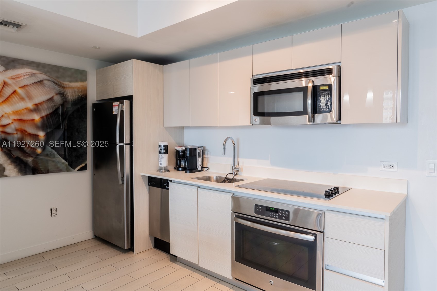 2602 E Hallandale Beach Blvd R809 Property Photo 7